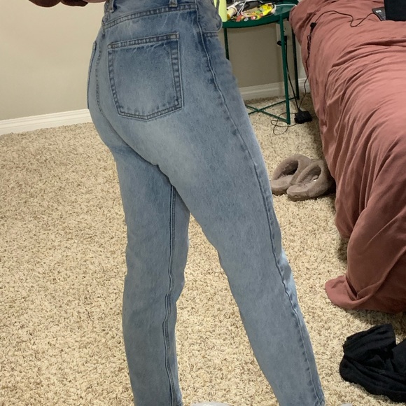 Brandy Melville light wash jeans size medium (size 2) - Picture 4 of 4